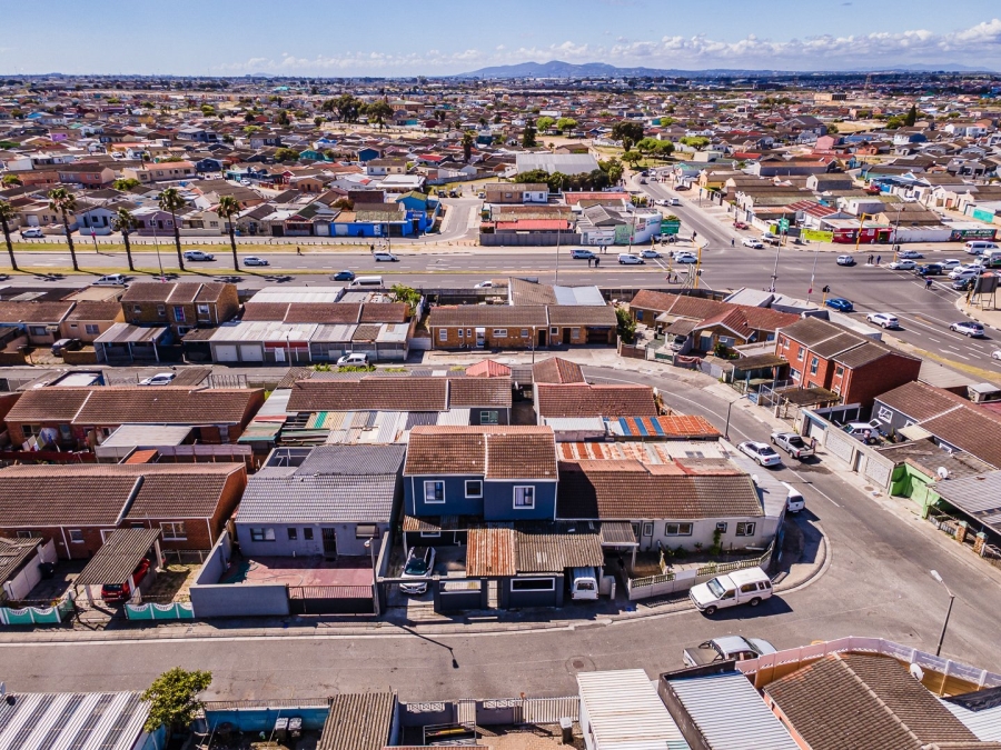 5 Bedroom Property for Sale in Lentegeur Western Cape